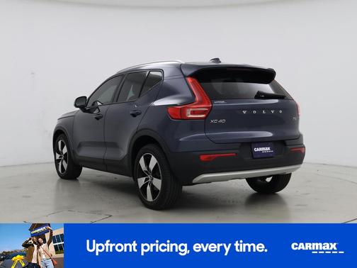 Black 2022 Volvo XC40 T5 Momentum