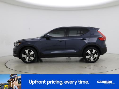 2022 Volvo XC40 T5 Momentum