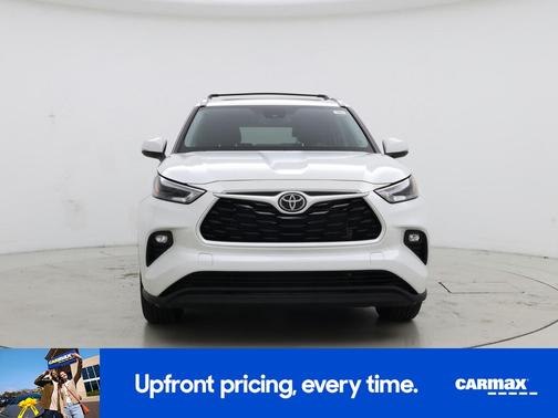 White 2022 Toyota Highlander XLE
