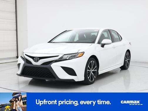 White 2019 Toyota Camry SE