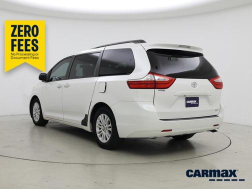 White 2015 Toyota Sienna XLE