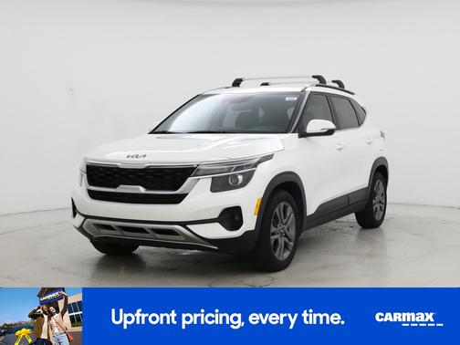 White 2023 Kia Seltos S