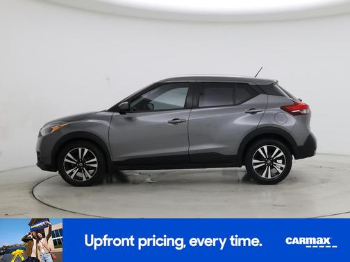 Gray 2018 Nissan Kicks SV