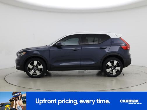 Blue 2021 Volvo XC40 T5 Momentum