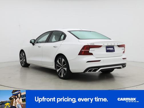 2022 Volvo S60 B5 Momentum