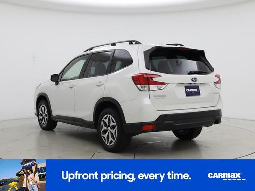 White 2023 Subaru Forester Premium