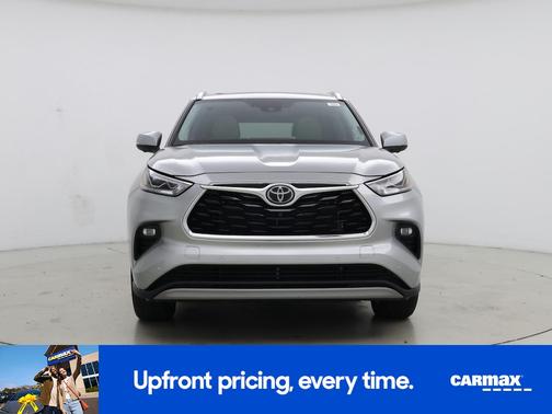 Silver 2023 Toyota Highlander Platinum