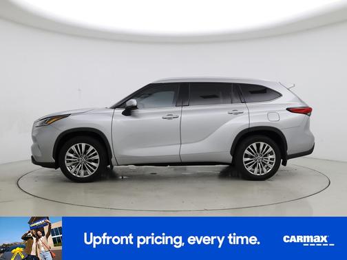Silver 2023 Toyota Highlander Platinum