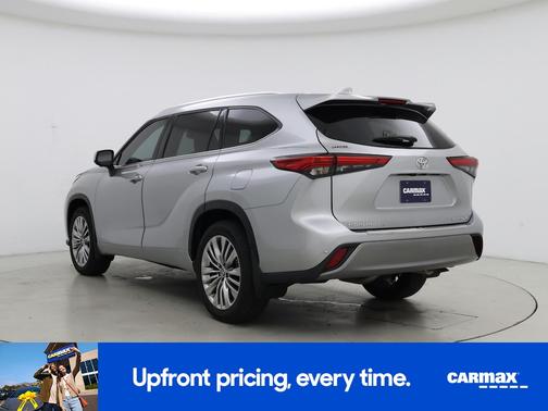 Silver 2023 Toyota Highlander Platinum