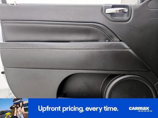 White 2017 Jeep Compass Latitude