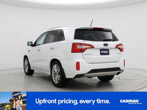 White 2015 Kia Sorento SX