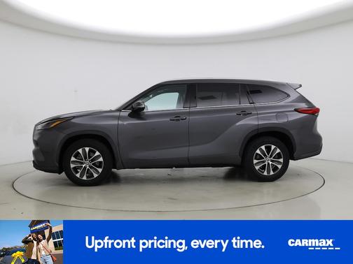 Gray 2022 Toyota Highlander XLE