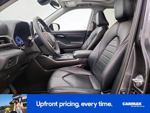 Gray 2022 Toyota Highlander XLE