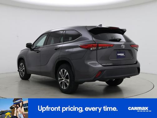Gray 2022 Toyota Highlander XLE