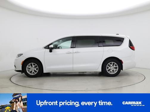 White 2023 Chrysler Pacifica Touring L