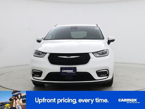 White 2023 Chrysler Pacifica Touring L