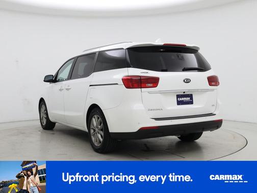 White 2021 Kia Sedona EX