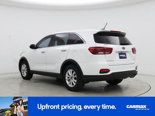 White 2019 Kia Sorento LX