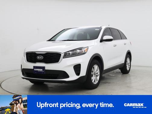 White 2019 Kia Sorento LX