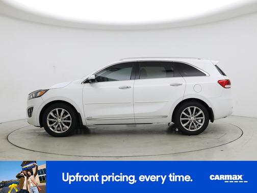 White 2016 Kia Sorento Limited