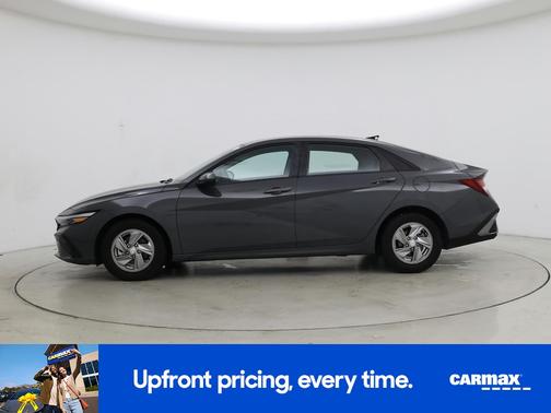 Gray 2025 Hyundai ELANTRA SE