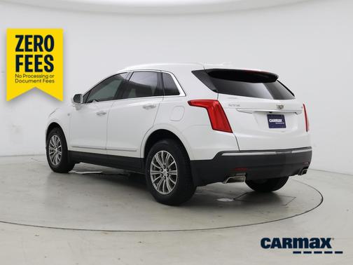 White 2019 Cadillac XT5 Luxury