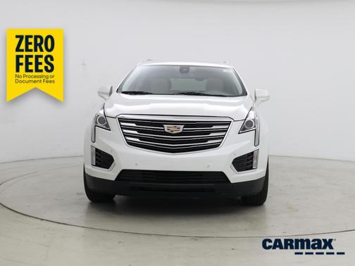 White 2019 Cadillac XT5 Luxury