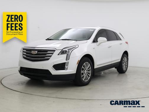 White 2019 Cadillac XT5 Luxury