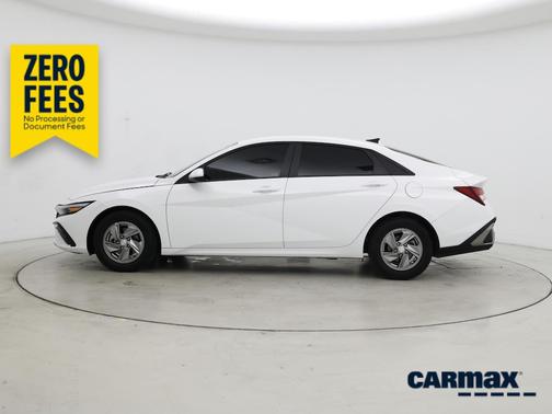 White 2025 Hyundai ELANTRA SE
