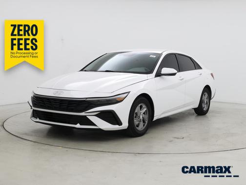 White 2025 Hyundai ELANTRA SE
