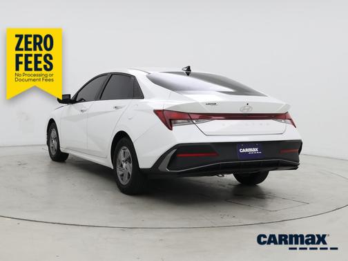 White 2025 Hyundai ELANTRA SE