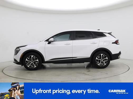 White 2023 Kia Sportage EX