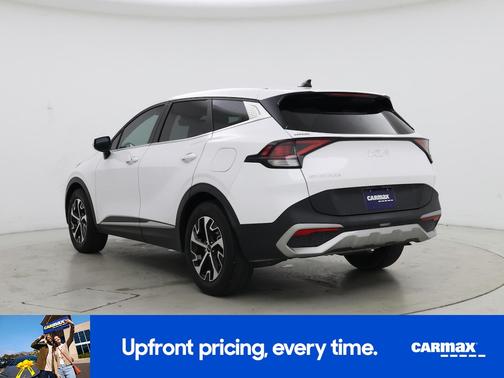 White 2023 Kia Sportage EX