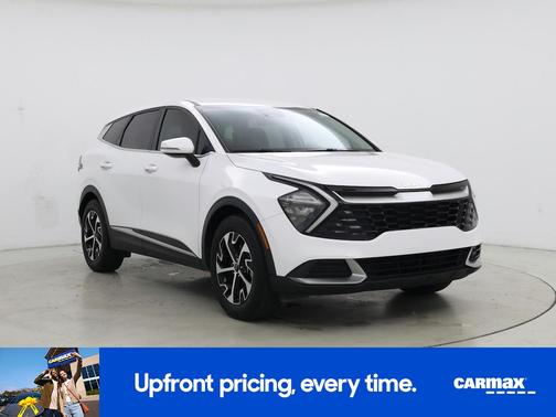 White 2023 Kia Sportage EX