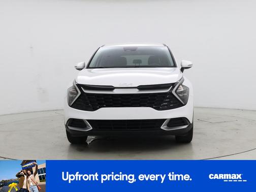 White 2023 Kia Sportage EX