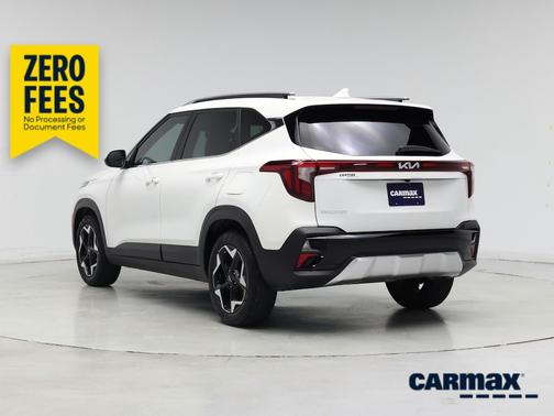 White 2024 Kia Seltos EX