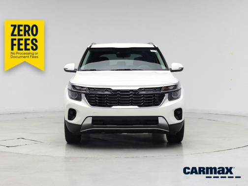 White 2024 Kia Seltos EX