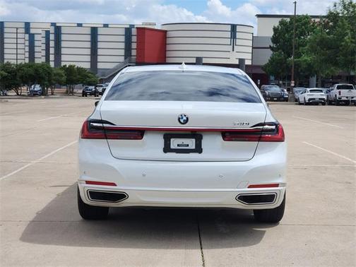 2021 BMW 740 i