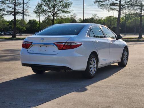 Super White 2016 Toyota Camry