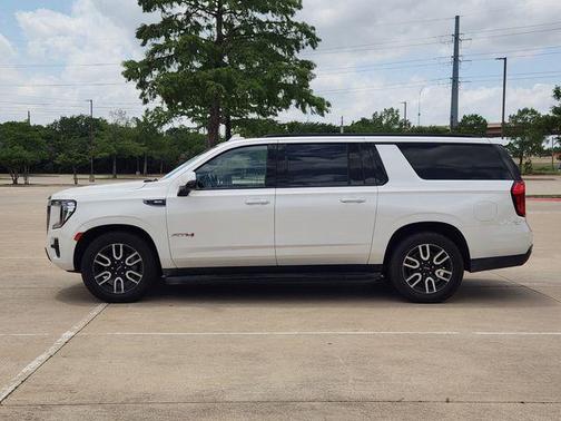 White Frost Tri-Coat 2022 GMC Yukon XL AT4