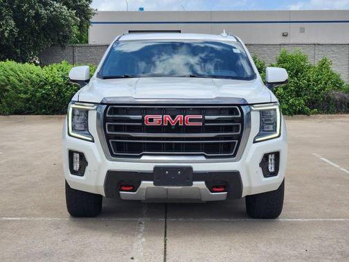 White Frost Tri-Coat 2022 GMC Yukon XL AT4