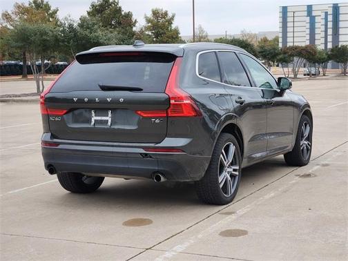 2021 Volvo XC60 T6 Momentum