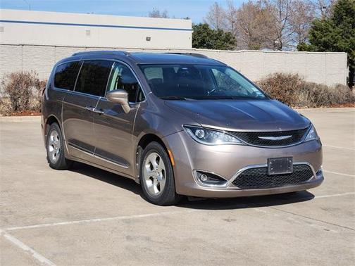 2017 Chrysler Pacifica Touring-L Plus