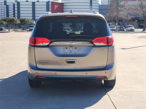 2017 Chrysler Pacifica Touring-L Plus