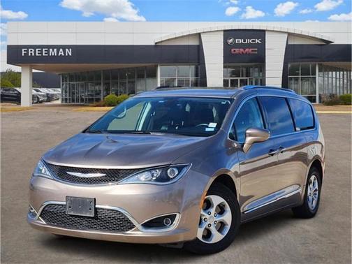 2017 Chrysler Pacifica Touring-L Plus