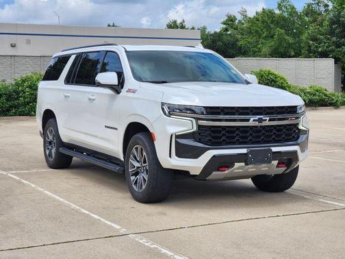 Iridescent Pearl Tricoat 2022 Chevrolet Suburban Z71