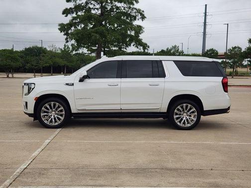 White Frost Tri-Coat 2023 GMC Yukon XL Denali