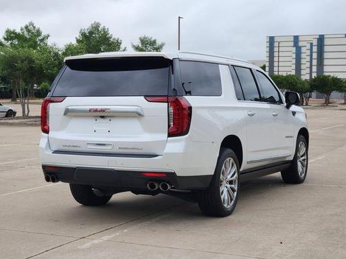 White Frost Tri-Coat 2023 GMC Yukon XL Denali