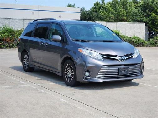 2019 Toyota Sienna XLE