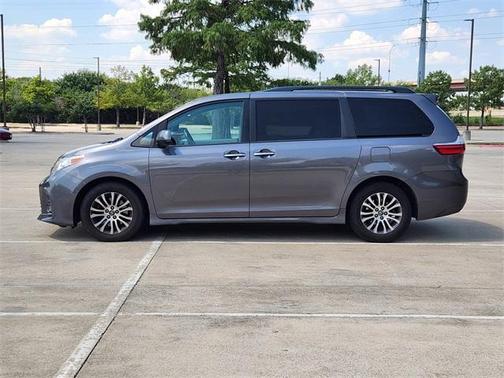 2019 Toyota Sienna XLE